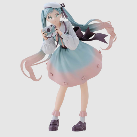Vocaloid Holiday Memories Hatsune Miku Camera Figure Banpresto